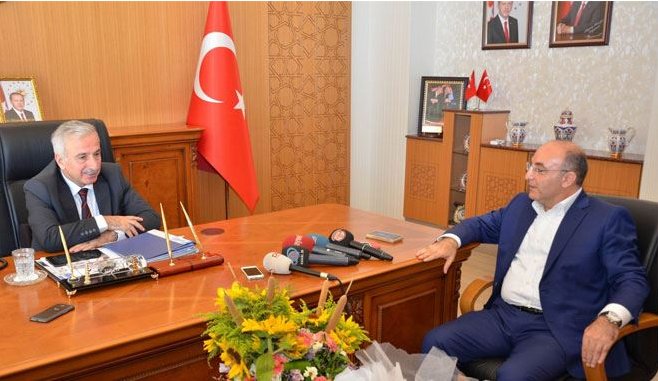 SDP Başkanı Sn. Ayhan Oğan ve beraberindeki heyet, Kayseri Valisi Sn. Süleyman Kamçı'yı ziyaret etti.